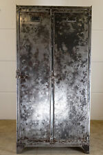 Spind Spint  Kleiderschrank Metall Schrank antik Vintage Industrial alt