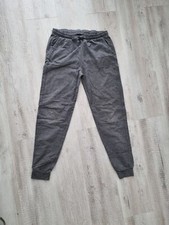 graue Jogginghose