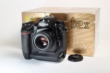 DSLR-Kamera Nikon D2X mit