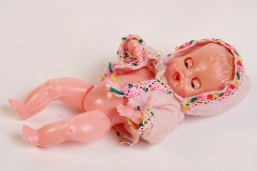 Kleine alte babypuppe - kleine,
