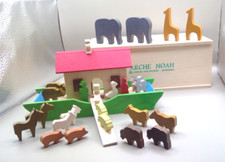 Arche Noah mit Holzkiste /