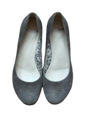 Vagabond Keilpumps Leder Reptilprägung NEU, UNGETRAGEN, Gr. 39, grau, glänzend