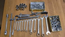 75 Teile Werkzeugkiste, Schraubenschlüssel etc.