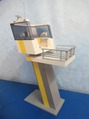 Grosser tower für flughafen - flughafen, v