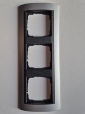 Gira 021306 Rahmen Event Farbe Alu mit Zwischenrahmen Anthrazit 3-fach