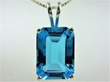 Angenehmer Blautopas Edelstein