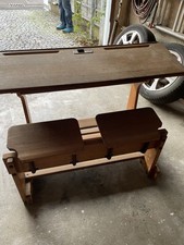 Alte Schulbank aus Holz und