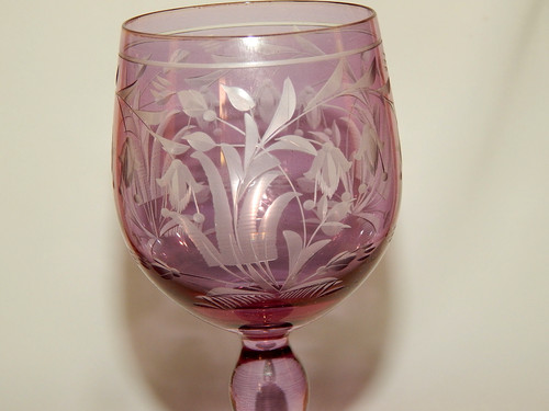 Weinglas violett mit feinster