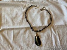 Collier Perlen grün/lila mit Perlmutt-Anhänger