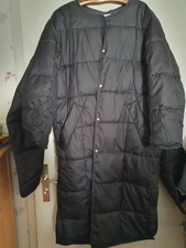 Leichter schwarzer Steppmantel