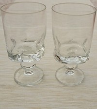 Weingläser Wassergläser aus