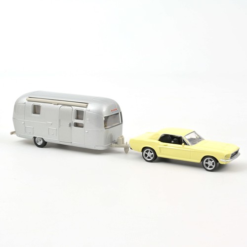 Ford mustang caravane - ford,