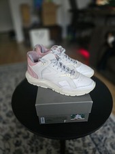 Filling Pieces Low Arch Runner