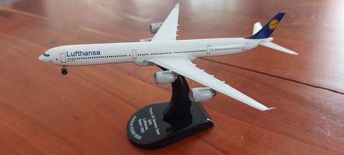 Flugzeugmodell airbus a340 600 - flugzeugmodell,