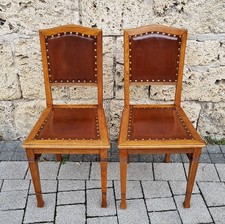 2 schöne Jugendstil Stühle in Eiche - Lehne & Sitzfläche aus Kunstleder um 1910