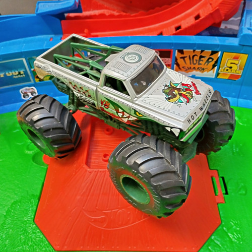 Xxl hot wheels monster - xxl, hot-wheels