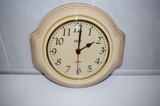 PETER KÜCHENUHR Keramik beige Quarz Wanduhr 70er Jahre wie neu