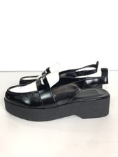 Charles & Keith Damen