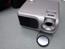 Acer Pd100S -  "praktisch neu", 2 Std. gelaufen. Allein Lampe = 230 €. Beamer