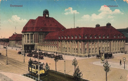 Hauptbahnhof mit strassenbahn - hauptbahnhof,