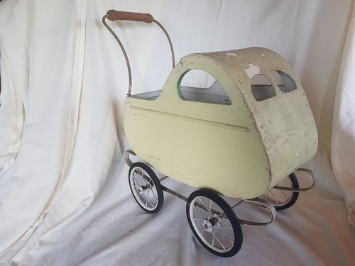 Schöner alter puppenwagen mit - schöner,