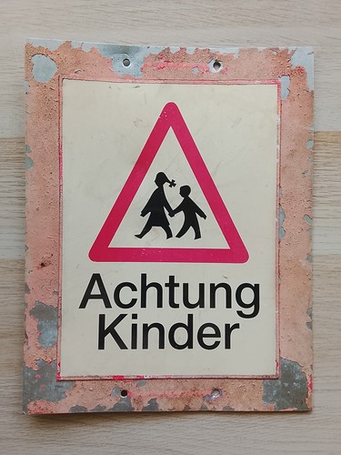 Altes verkehrsschild achtung - altes,
