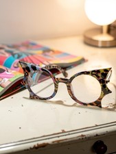 Stylische und ausgefallene Brille im Blau-Tiger-Muster - ein echter Hingucker!