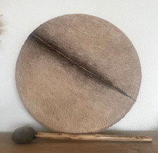 Deko Terre Schamanentrommel Ziege Fell rund 50 cm mit Schlägel
