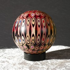 Kugel aus Farbstiften und Bambus Trinkhalmen, Buntstifte, Regenbogen