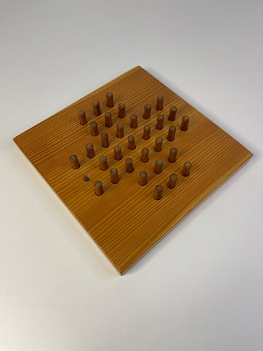 Solitär aus holz brettspiel - solitär,