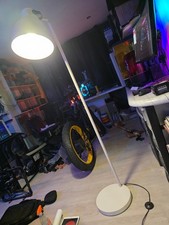 Weiße IKEA HEKTAR Stehlampe