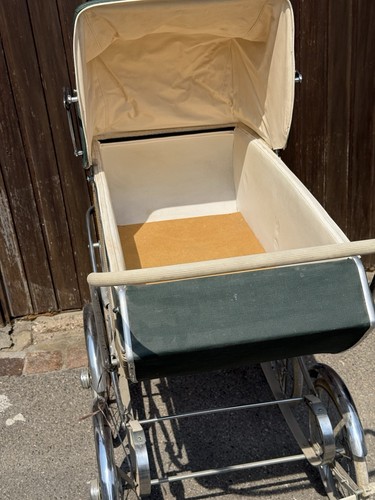 Klassischer retro kinderwagen - klassischer,