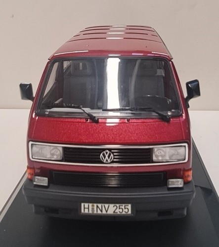 Modell multivan in rot - modell,