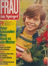 Frau im  Spiegel Peter