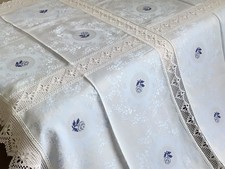 Wunderschöne Ältere  Tischdecke wie  Handarbeit mit Stickerei. Spitze 250 x 130