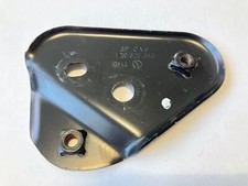 Halter links hinten für vorderen Alu-Unterfahrschutz 1Q0825343 VW Eos original