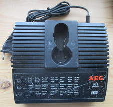 AEG/Atlas Copco UCS electronic  2,4-12 Volt  Akku Schnellladegerät Akku 2000