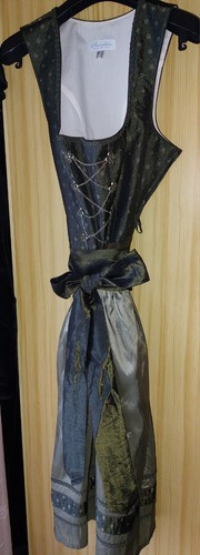 Dirndl von himmelblau - 44,