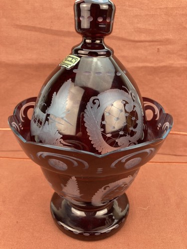 Deckelpokal rubinrotes
