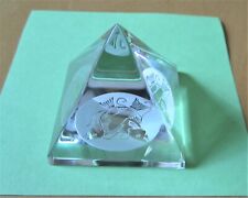 Kleine Pyramide aus Glas: Sternzeichen Fische / Lasergravur