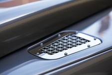 Land Rover Defender –