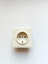 GIRA Standard alt 1810 cremeweiß Steckdose Abdeckung und Einsatz komplett NEU!