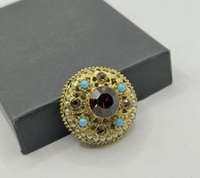 Antike goldfarbene Brosche mit Strass, Perlen & Türkis – filigran, funkelnd