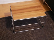 Beistelltisch aus USM Haller Akten-/Hängeregister und mit Platte aus Walnussholz