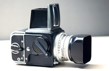 Hasselblad 500CM mit Zeiss Planar 1/2,8 80mm plus Zubehör