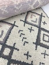 4,4 Meter grau und rosa Boucle