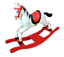 Altes Schaukelpferd aus