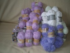 Wollpaket -Gewicht 3830 gr. Nicht gebraucht .  Zarte Farben zum Stricken .