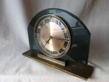 8 tage tischuhr aus messing und glas - handaufzug -mechanisch -