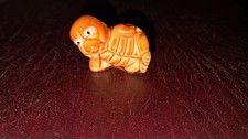 Ü Ei Tierkarikaturen Schildkröte liegend Variante orange 100% Original! Altfigur